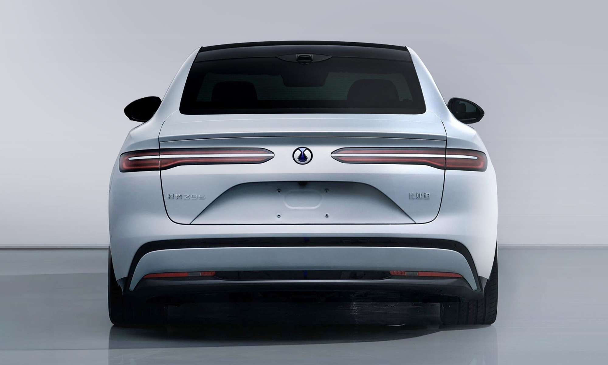 La versión sedán del Z9GT europeo se presenta con una nueva alternativa de acceso a la gama.