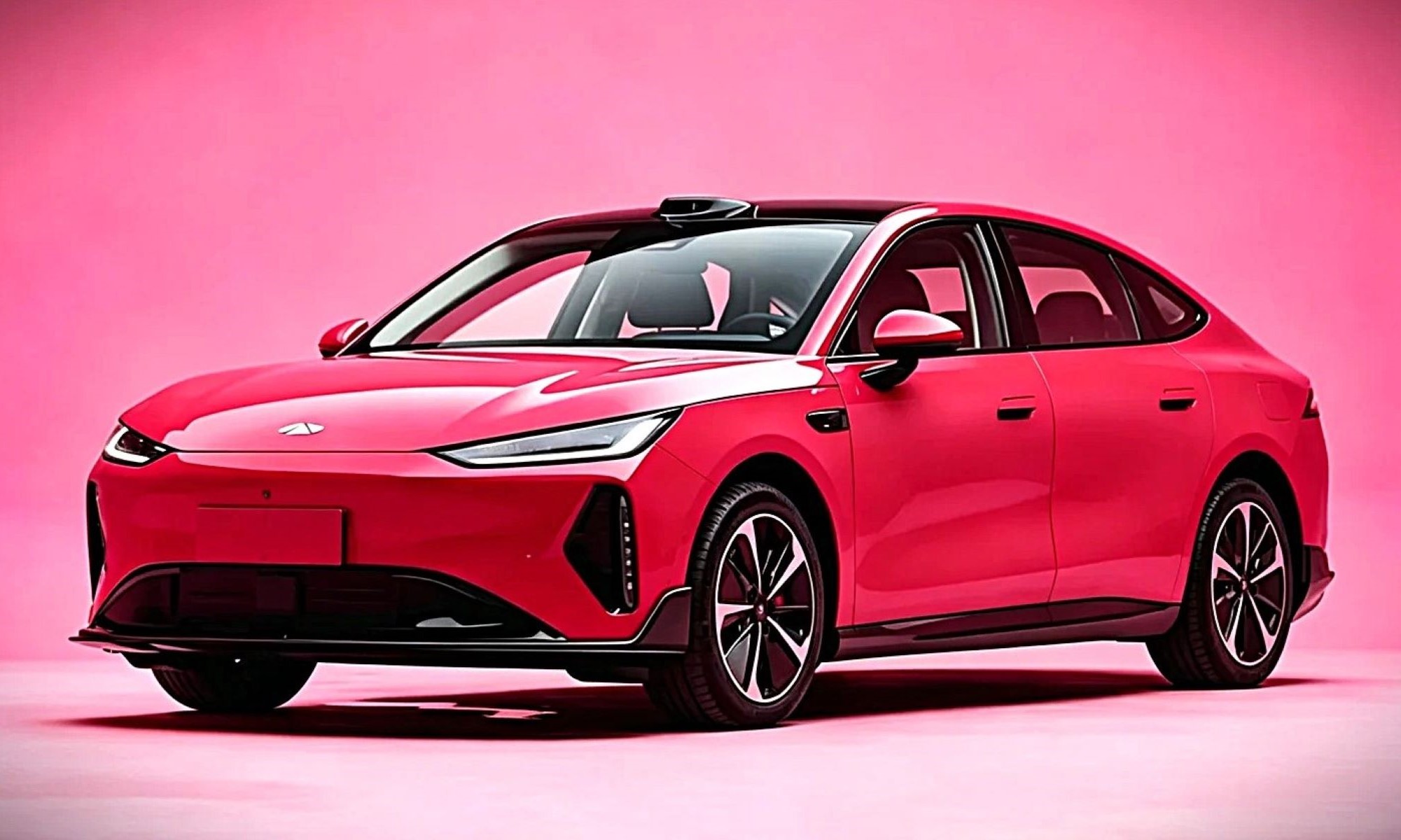 Chery, el grupo propietario de OMODA, JAECOO o Lepas, se ha sacado de la manga un sedán que apenas gasta 1,0 L cada 100 km.