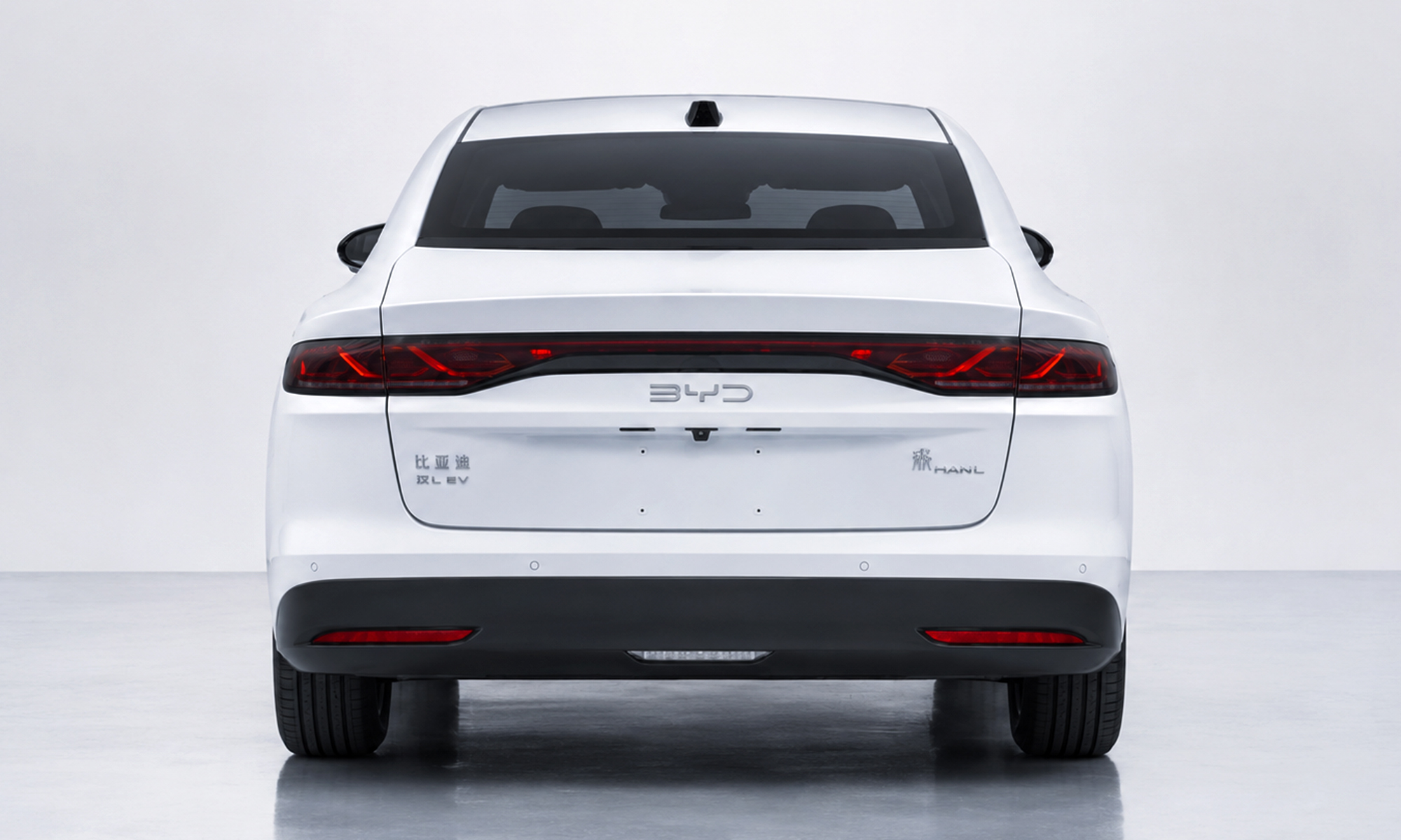 BYD pone al día su sedán híbrido enchufable pensado para el gran público.