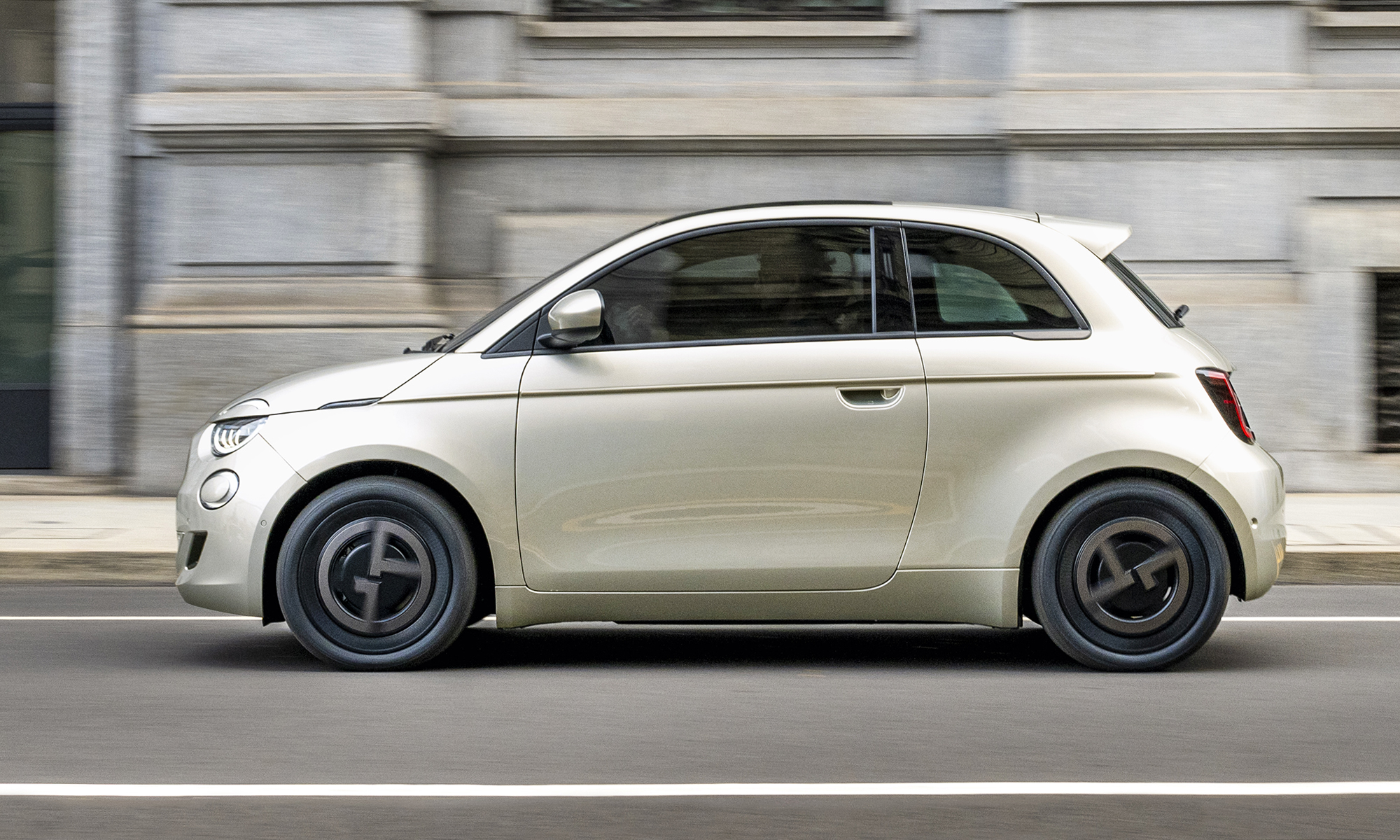 El FIAT 500 eléctrico se encamina hacia dos fechas clave: 2027 y 2030.