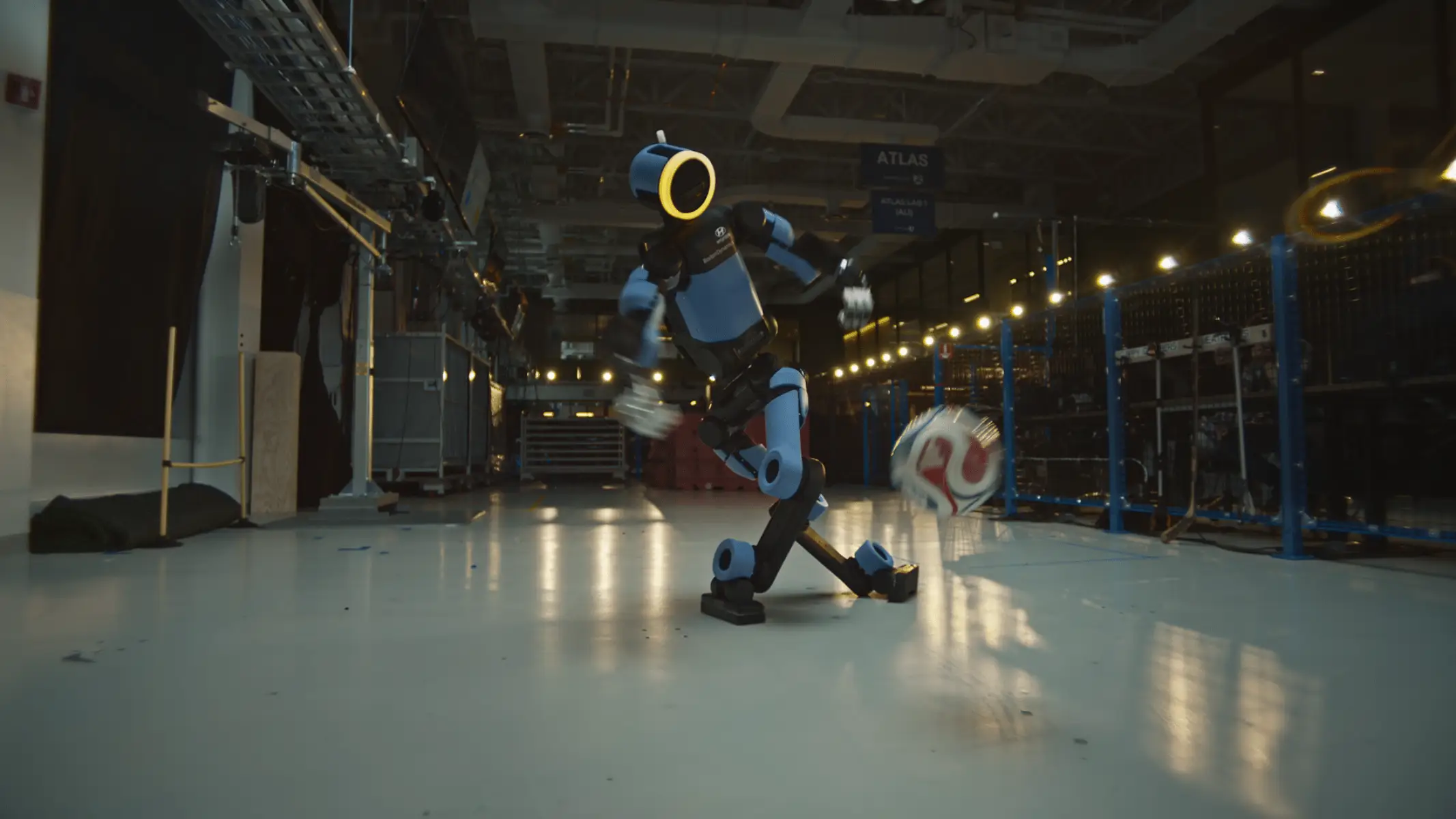 robot atlas juega futbol robot atlas juega futbol