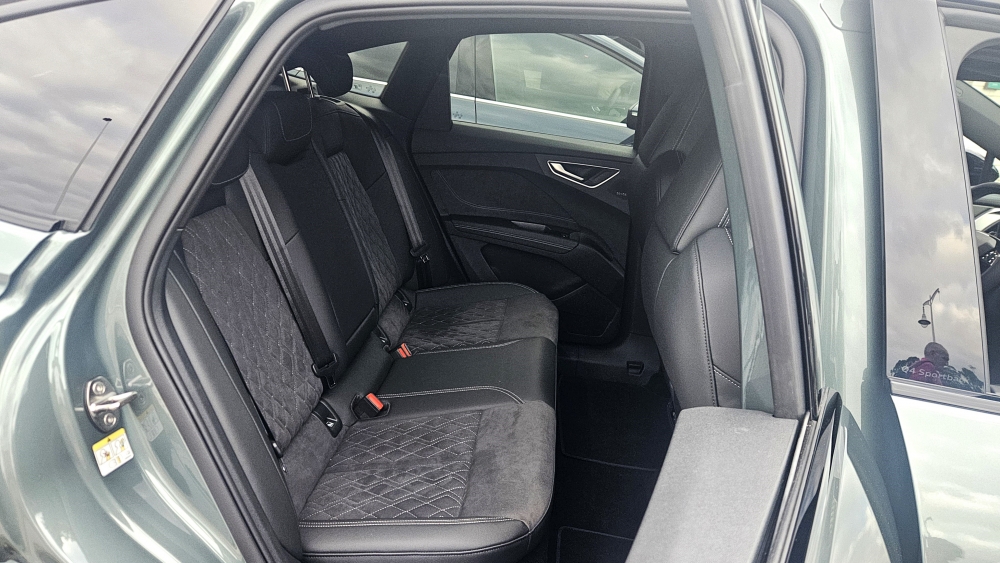 Audi Q4 etron Sportback 592 km de autonomía probamos el Audi Q4 etron, su SUV eléctrico más barato y más vendido en España (3) Audi Q4 etron Sportback 592 km de autonomía probamos el Audi Q4 etron, su SUV eléctrico más barato y más vendido en España (3)