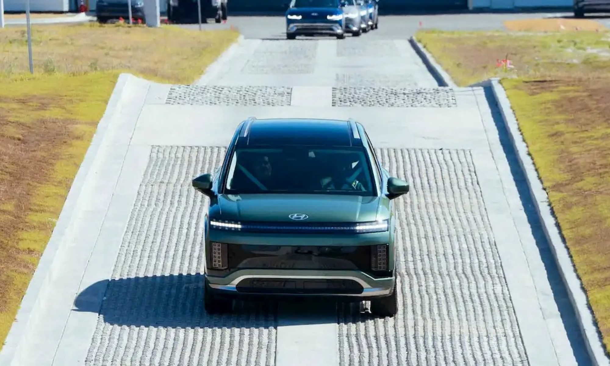 Hyundai ha escenificado el momento con un desfile de toda la gama eléctrica. 