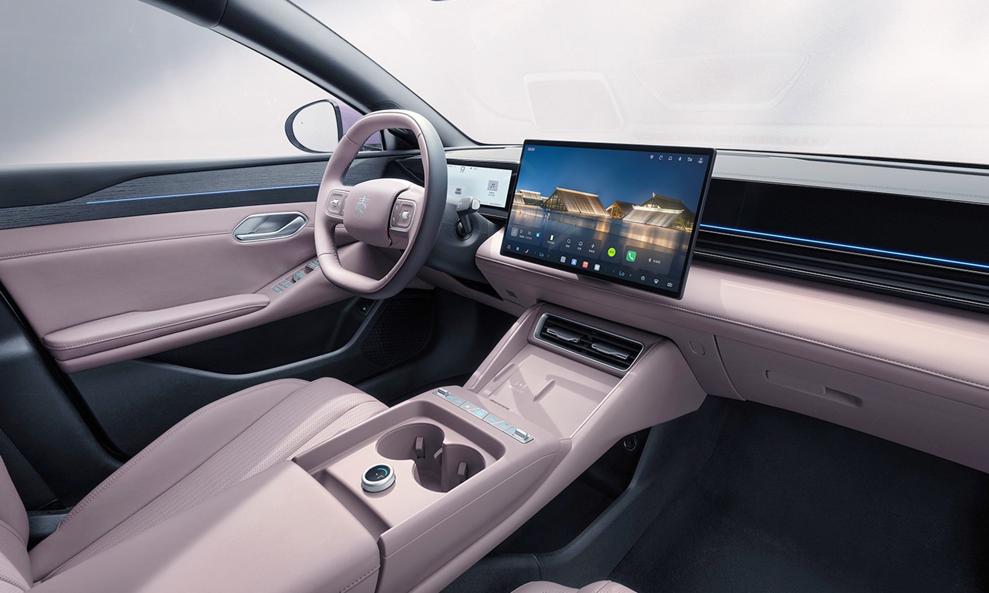 El interior del BYD Qin Max queda al descubierto con no tantas sorpresas.