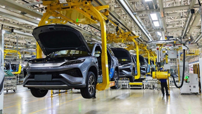 byd crece busca 9000 empleados trabajadores 2