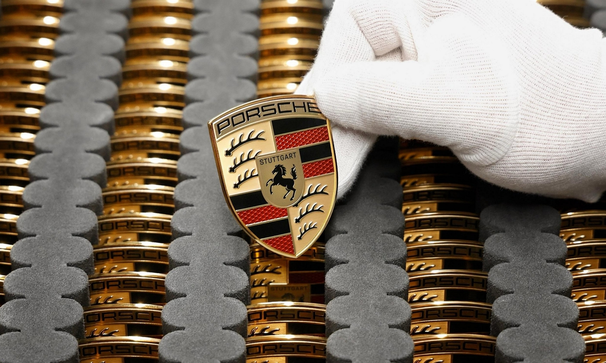 Porsche plantea más despidos en una contracción comercial sin precedentes.