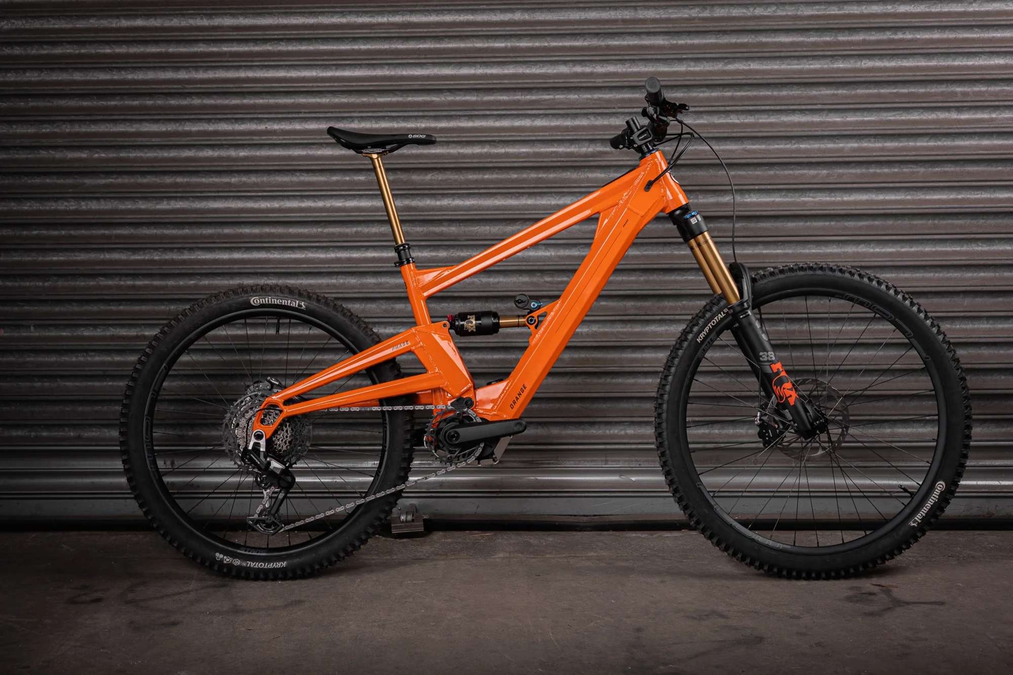 Un cuadro con aroma a los años 90 en una bicicleta eléctrica de 2026 (Foto: ORANGE).