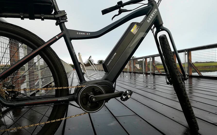  La Darrvin Connect es una bicicleta eléctrica rígida, pensada para los trayectos urbanos, con componentes de alta calidad y potencia, por si también tiene que pisar zonas no pavimentadas. 