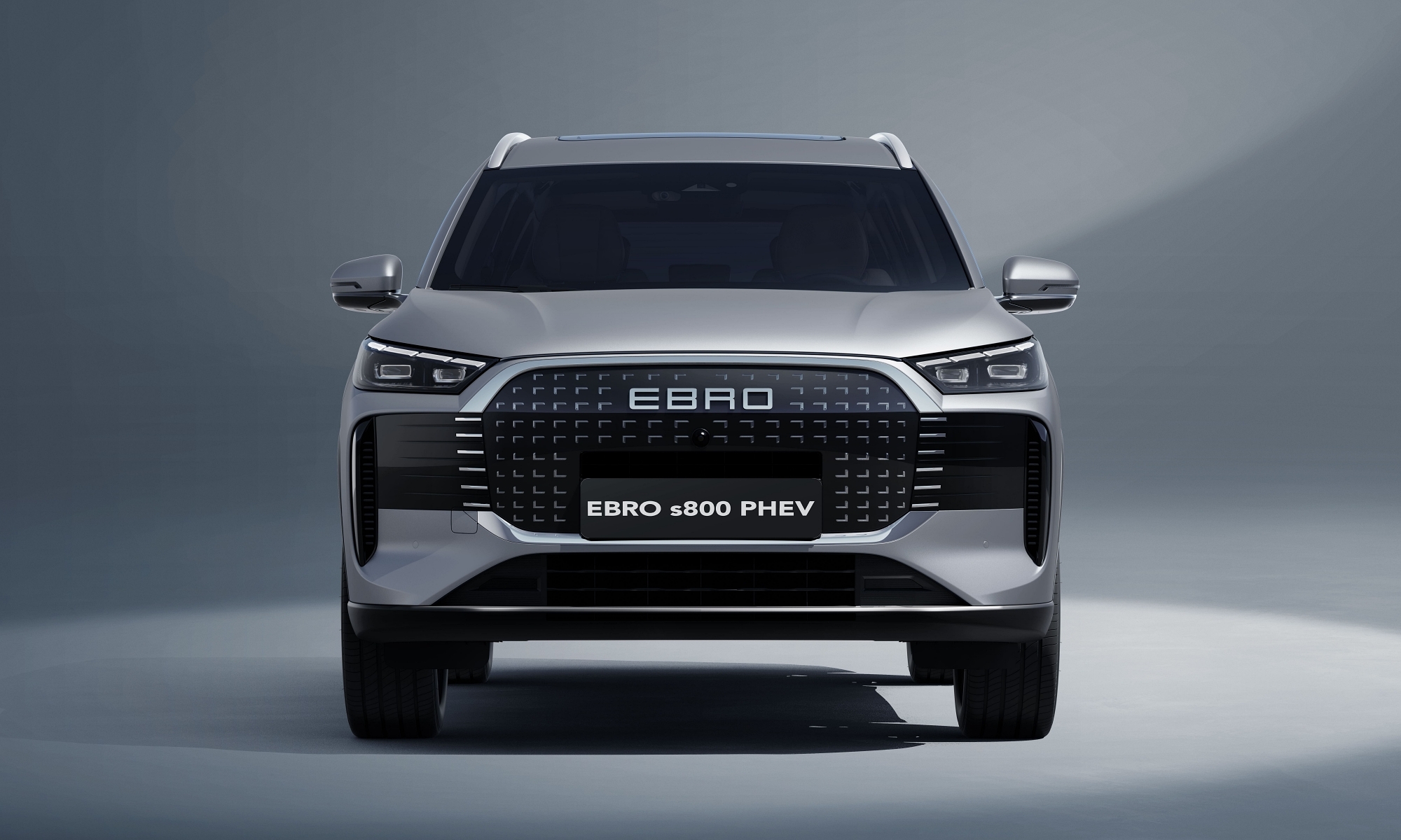 El nuevo EBRO s800 PHEV llegará a los concesionarios en las próximas semanas.