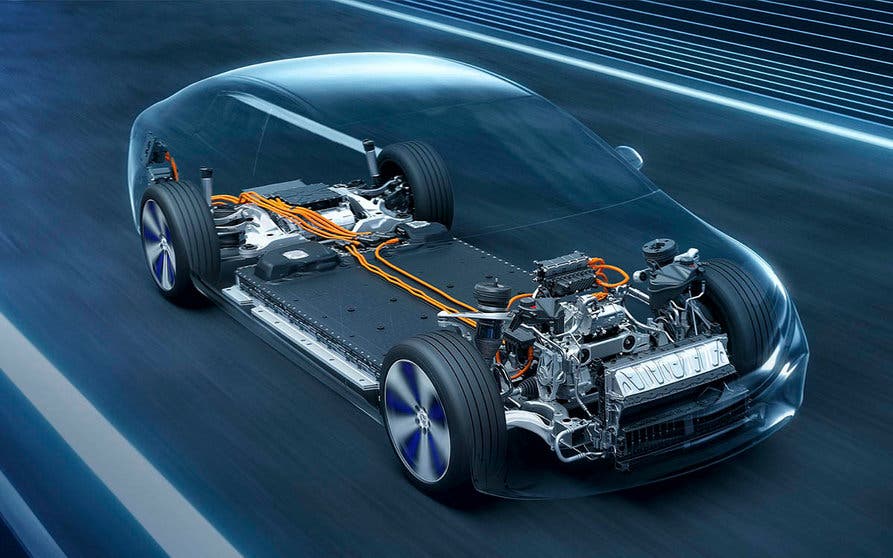  La plataforma EVA, la batería y el sistema de gestión de la energía convierten al Mercedes EQS "en el mejor coche de la compañía". 