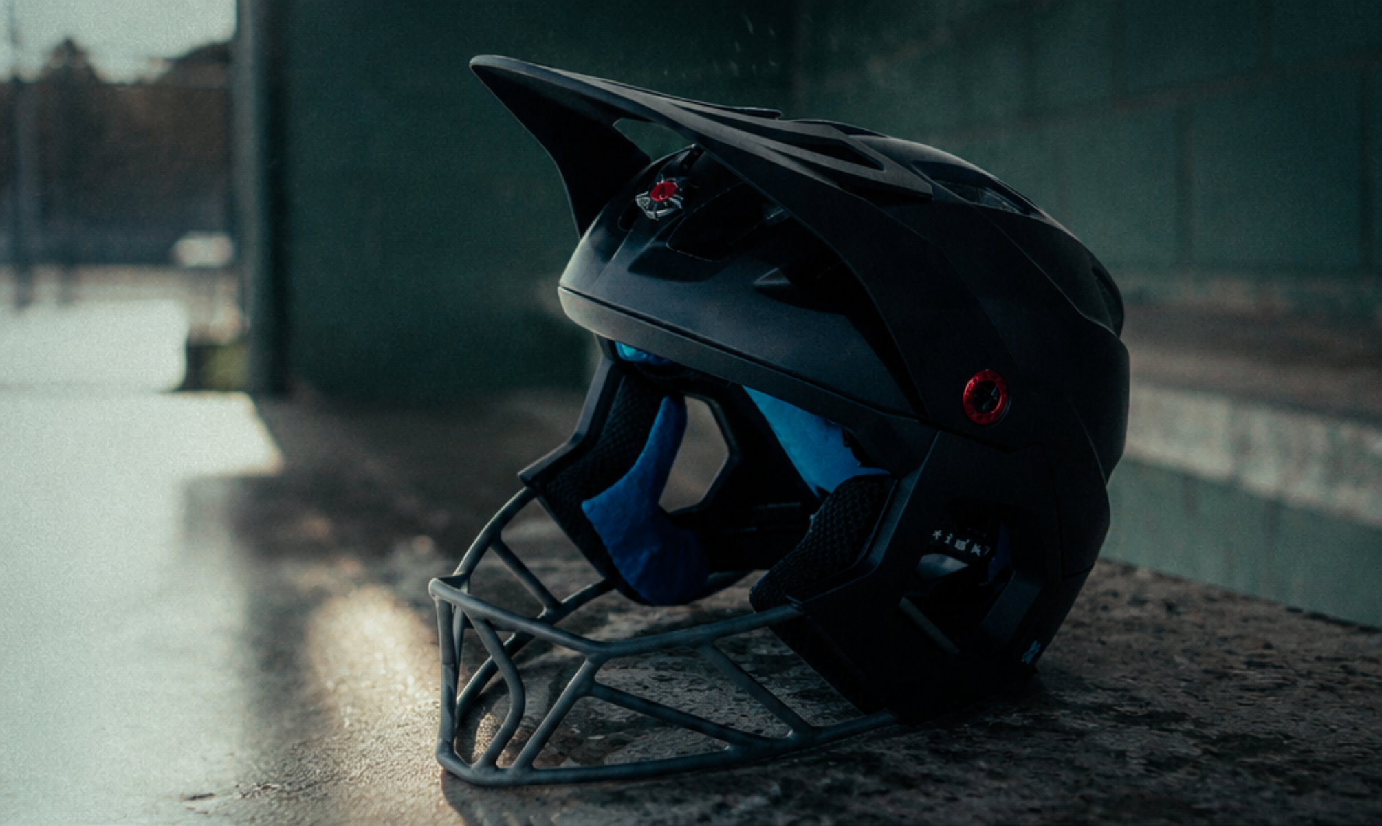Un diseño que nos recuerda a los cascos de hockey (Foto: KALI).