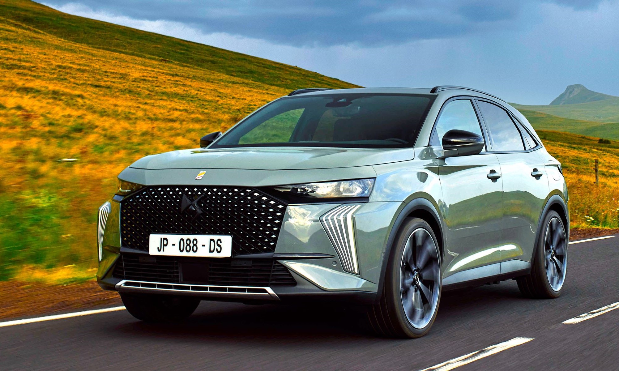El DS7 ha sido el SUV más exitoso de la marca de lujo francesa de Stellantis. Pero ya ha dejado de venderse en España. El DS7 ha sido el SUV más exitoso de la marca de lujo francesa de Stellantis. Pero ya ha dejado de venderse en España.