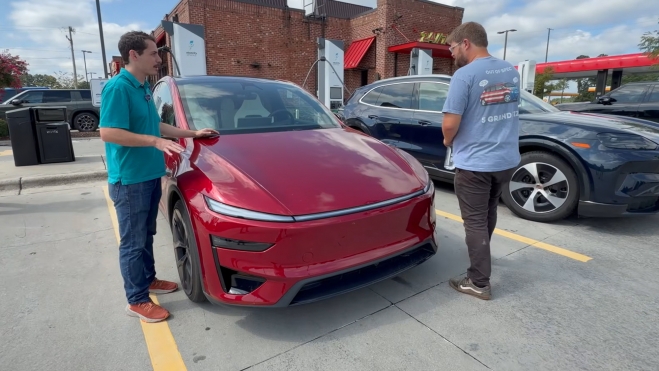 autonomias reales comparacion tesla model y rivian r2 video
