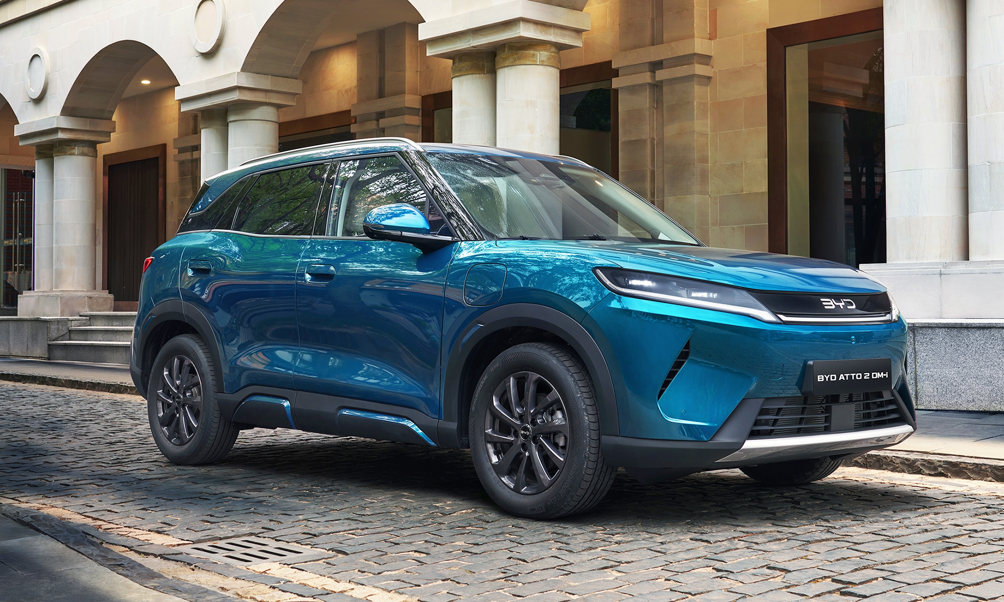 Los coches electrificados crecen un mes más en España.