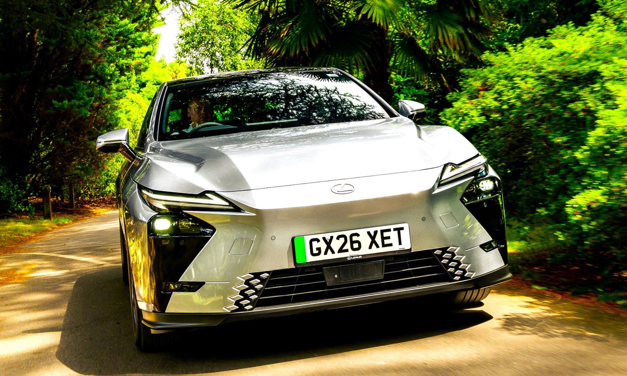 Un directivo de Lexus, la marca de lujo de Toyota, ha hablado muy claro sobre la actual situación del coche eléctrico en Europa: explica muchas cosas.
