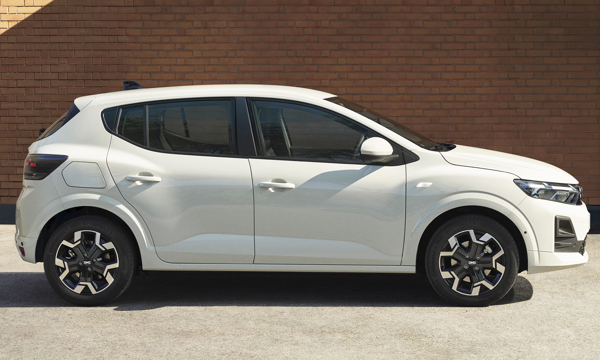 dacia sandero coche mas vendido espana gana motor hibrido 2