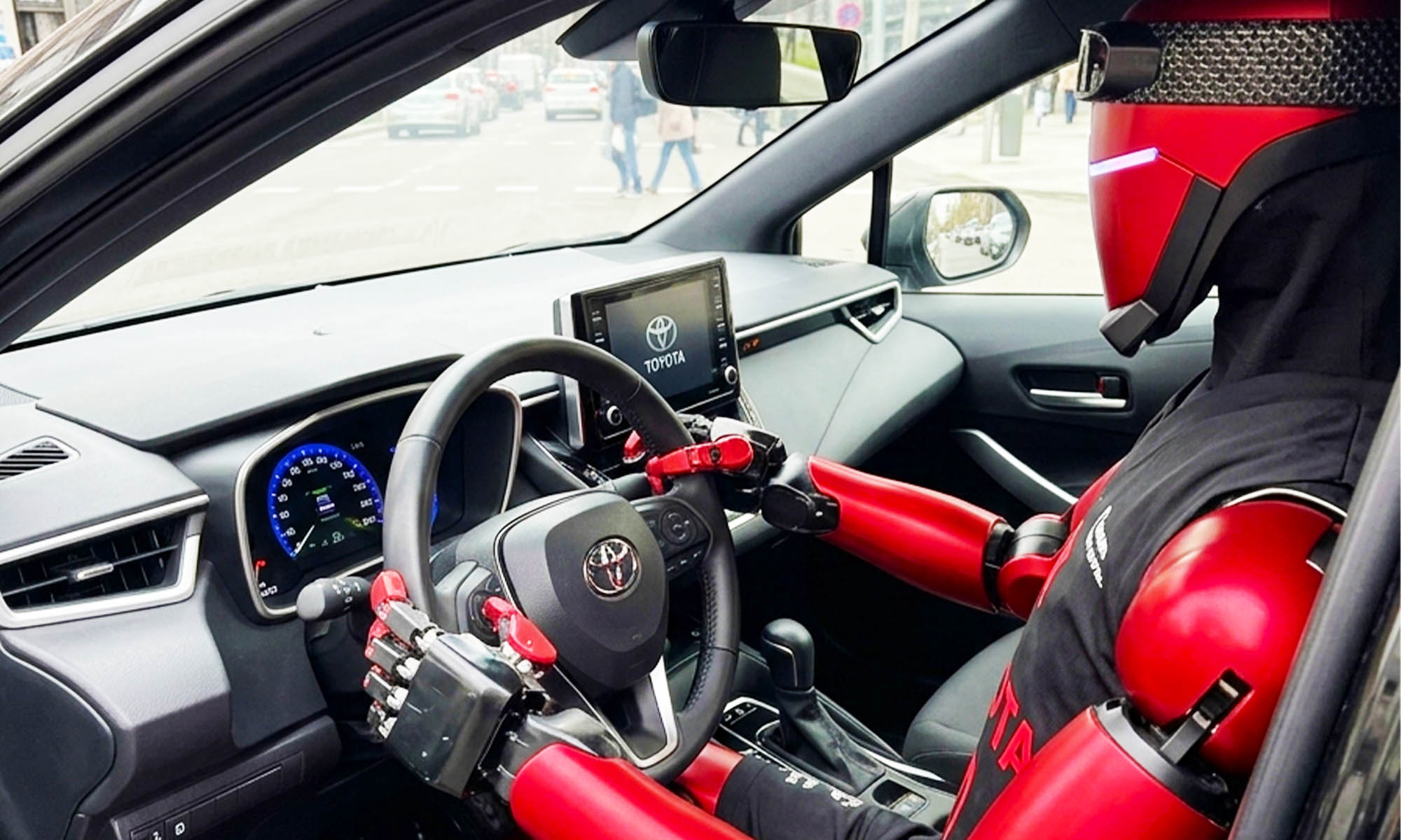 robot cue7 toyota coches hibridos electricos 2