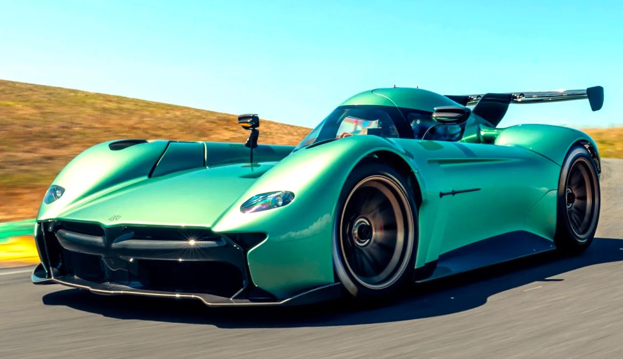 Se llama McMurtry Speirling PURE y es un coche único en el mundo que  cuenta con unas prestaciones mejores que un F1.