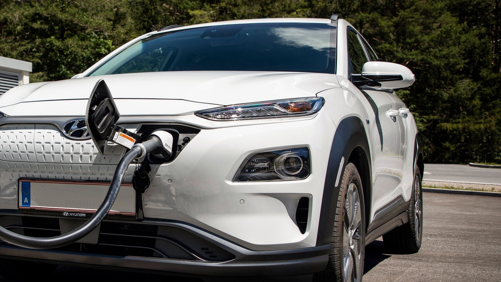 Hyundai e Iberdrola endulzan la compra de un coche eléctrico con kilómetros gratis y recarga pública