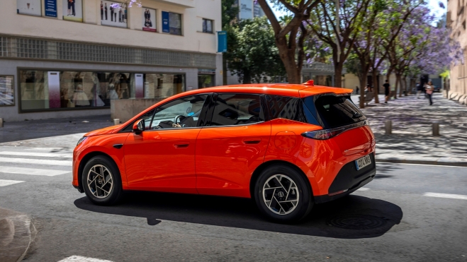 BYD Dolphin G Lateral