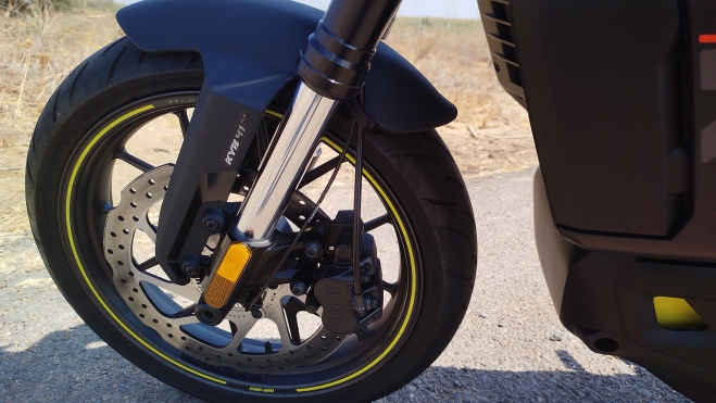 can am pulse moto electrica naked prueba test potencia bateria autonomia precio 9