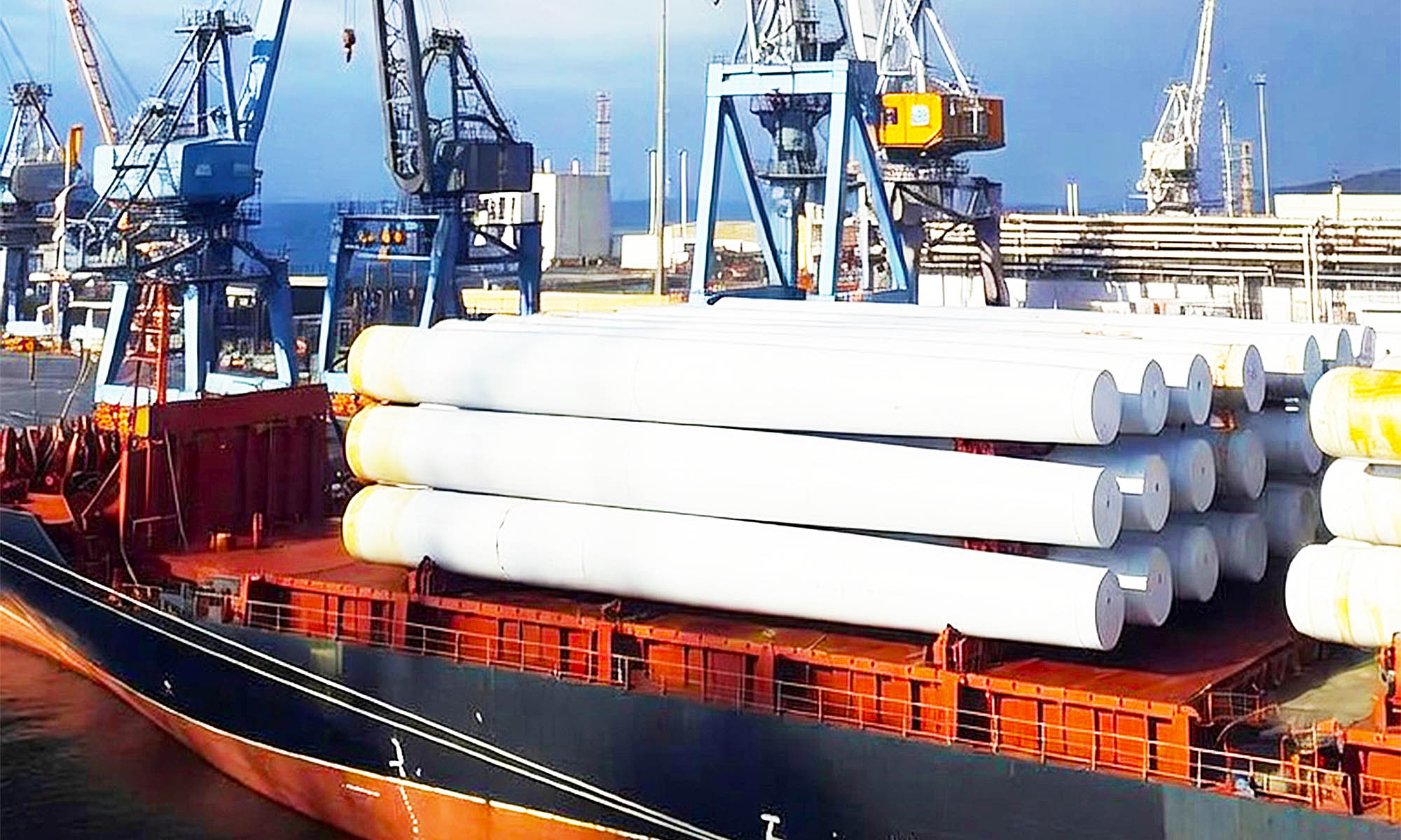 barco semisumergible trasnporte aeorogeneradores parque eolico 2