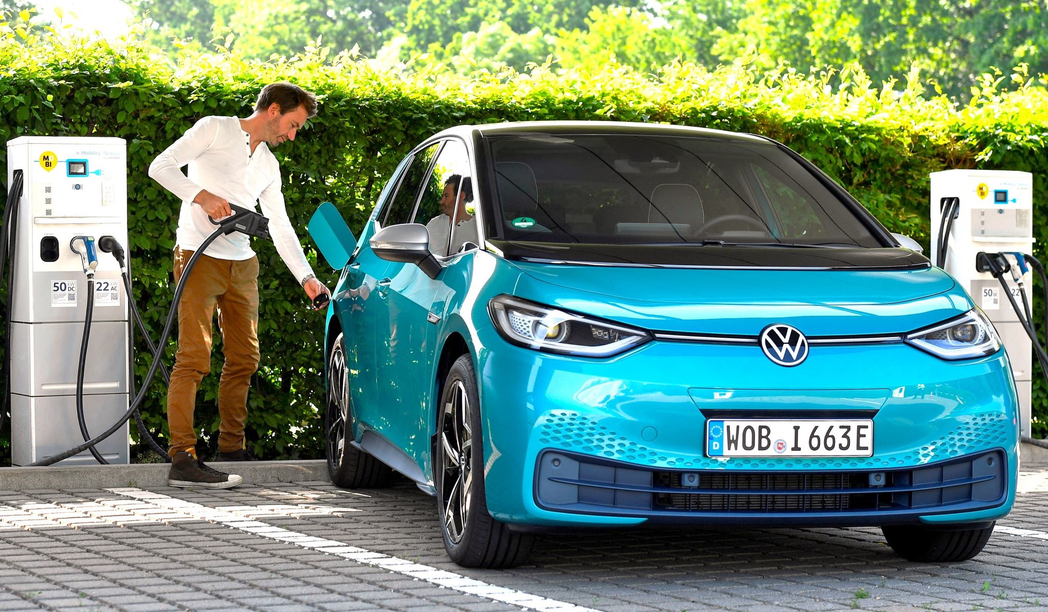 El primer mercado europeo de coches eléctricos, Alemania, sopesa dar marcha atrás en las ayudas a estos vehículos.