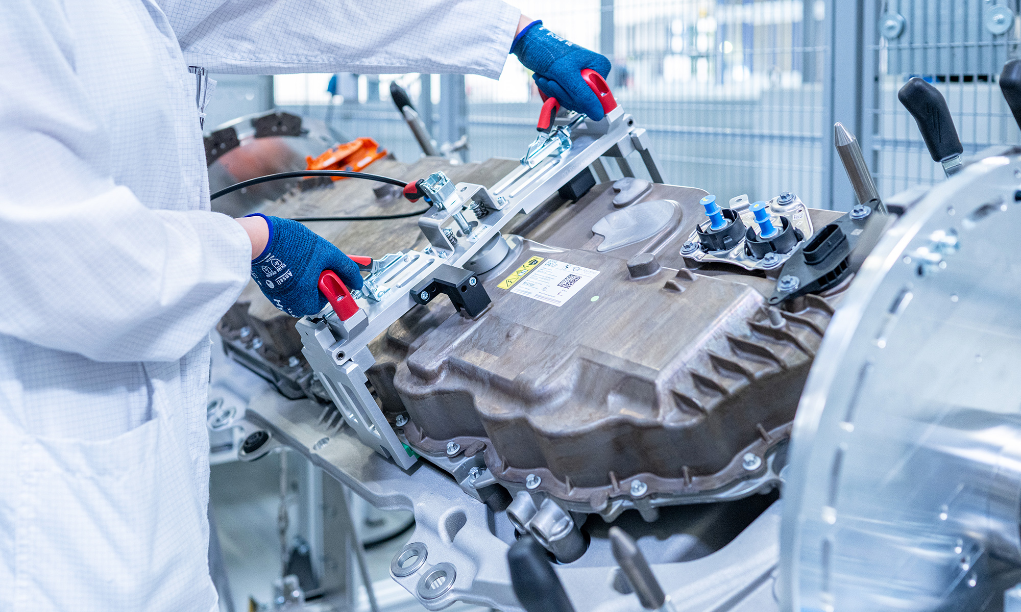 Los coches eléctricos no tienen por qué ser más caros de arreglar que uno de gasolina, aunque depende de la reparación.