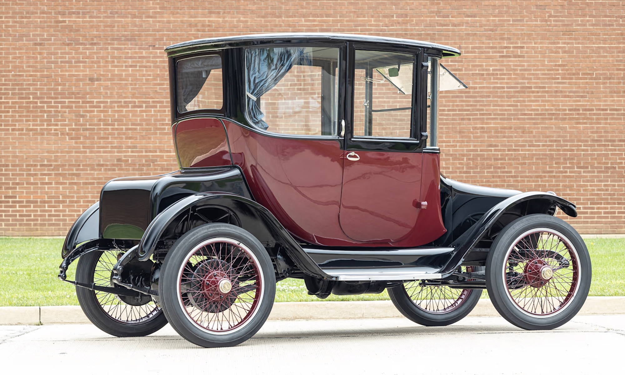 Uno de los primeros coches eléctricos en circular ya contaba con 129 km de autonomía hace 108 años.