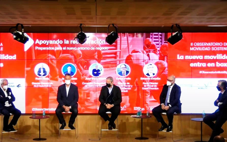  Imagen de la mesa redonda del foro. 