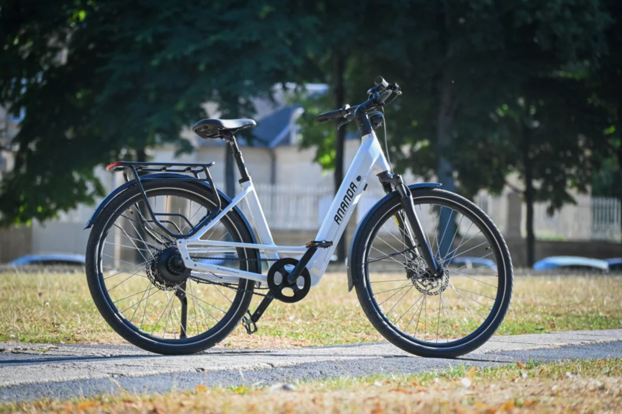 Aparcar con tranquilidad por la ciudad sin miedo a que nos roben la bicicleta (Foto: ANANDA).