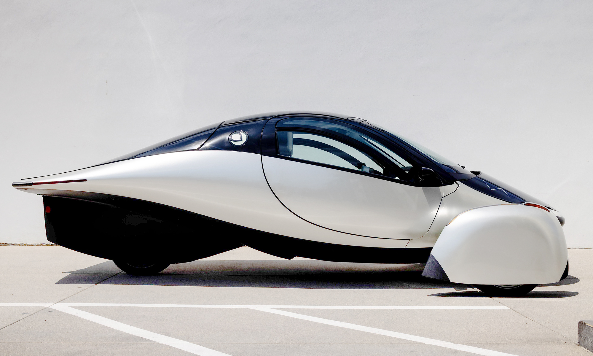 El Aptera, aunque parezca raro, será un coche de venta al público muy pronto.