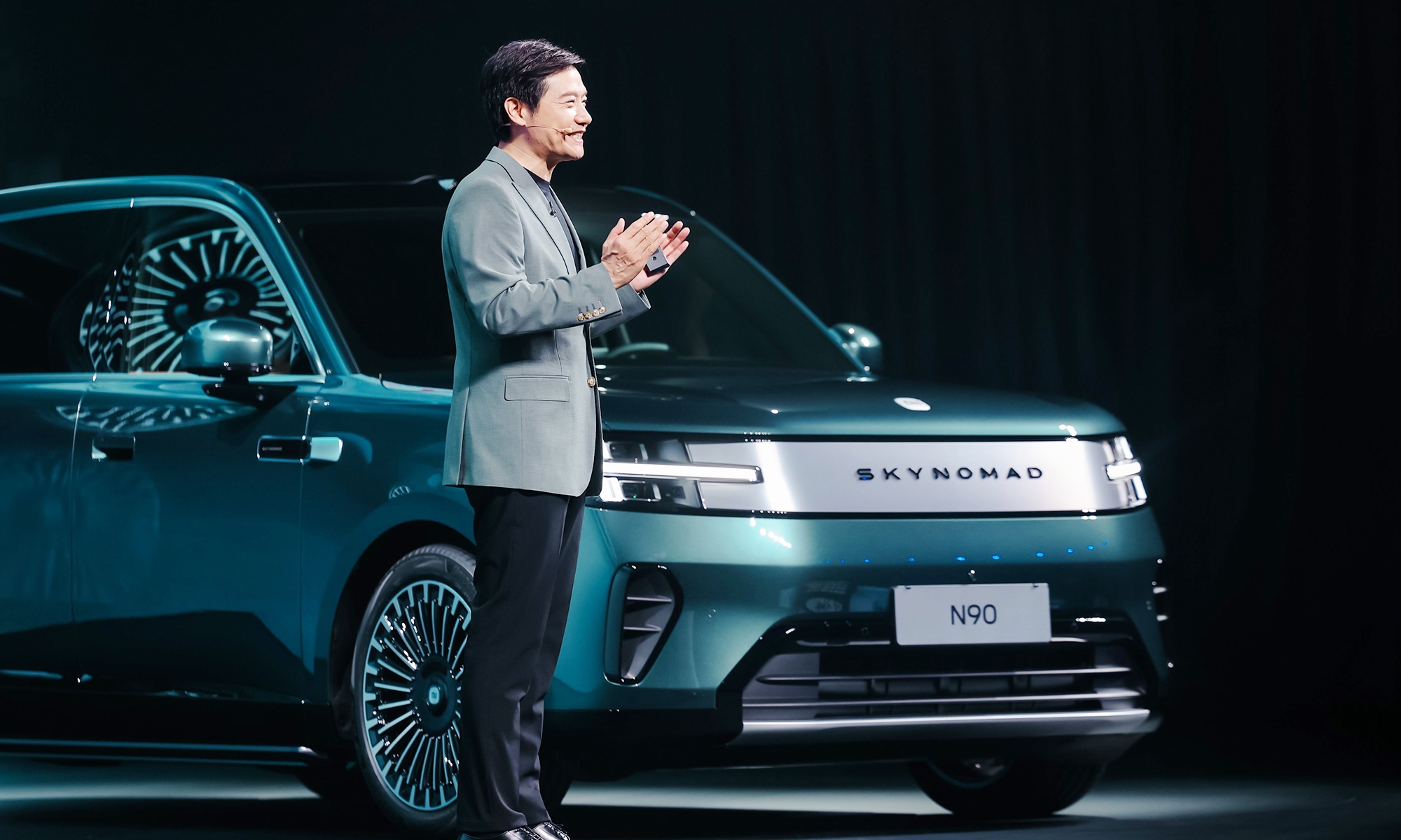 Lei Jun, CEO y fundador de Xiaomi, presentando la nueva serie SkyNomad.