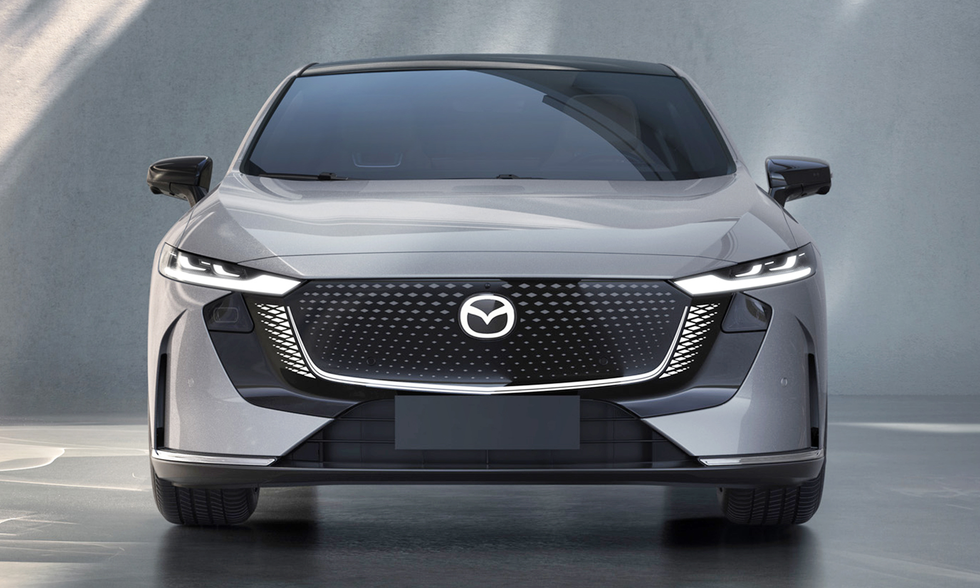 El Mazda6e soluciona sus principales 'peros' y ahora es un coche aún más interesante.