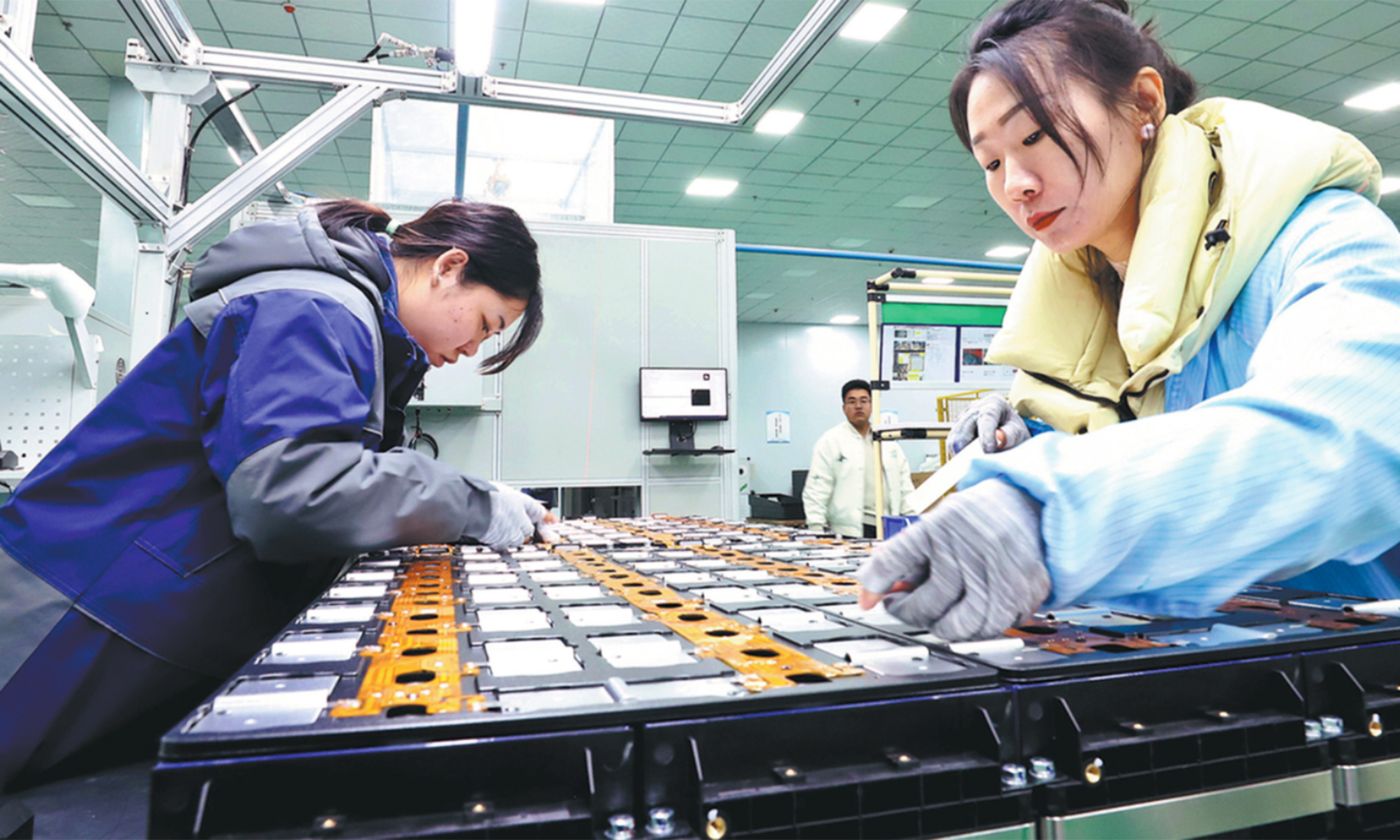 china pisa freno fabricas baterias almacenamiento teme construir demasiadas