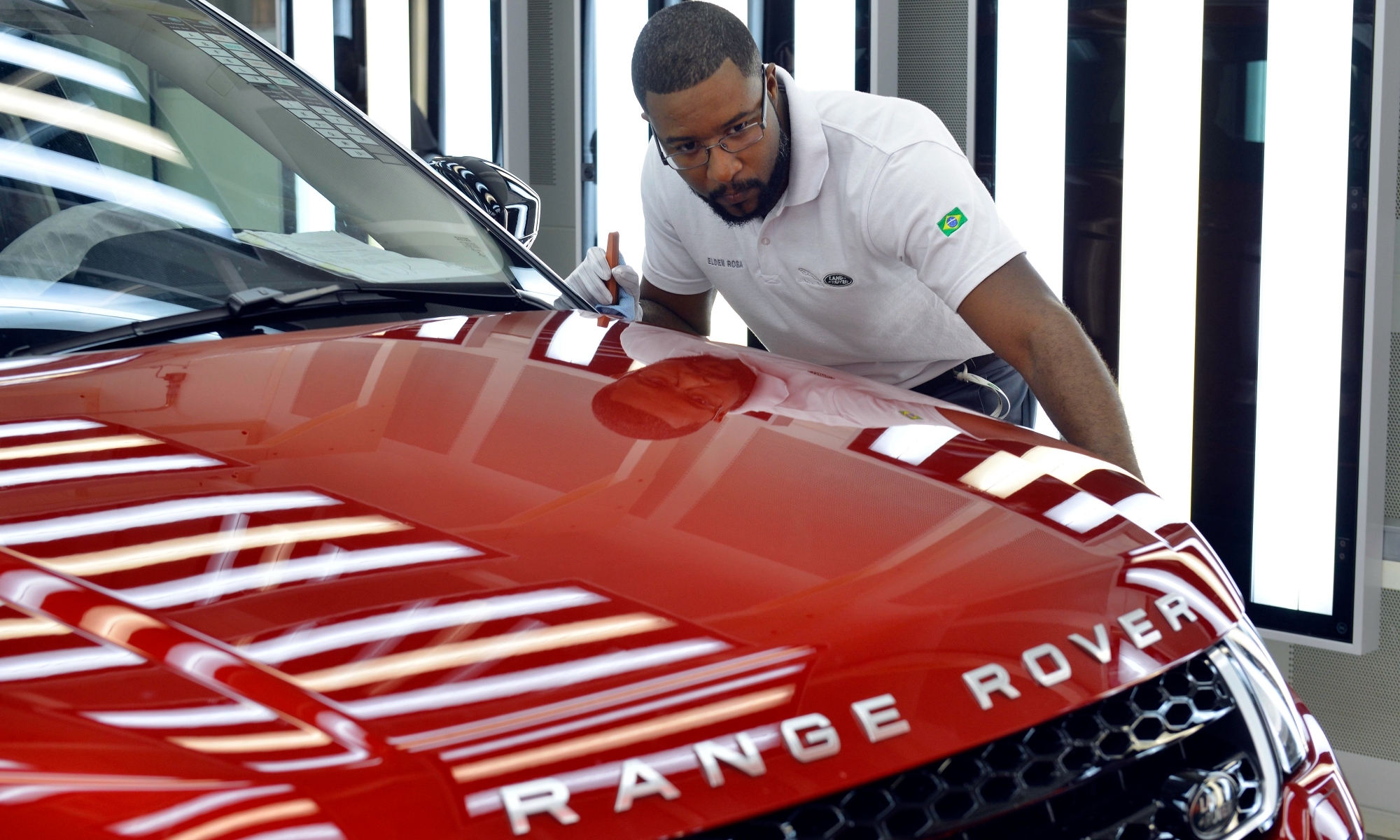 Jaguar y Land Rover despedirán al 10% de su plantilla mundial para reducir costes.