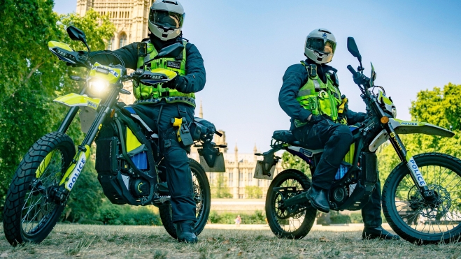 policia londres motos electricas sur ron perseguir ladrones mismas motos 2 policia londres motos electricas sur ron perseguir ladrones mismas motos 2
