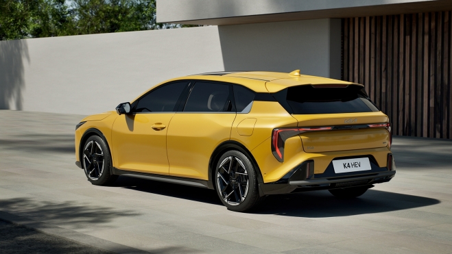 KIA K4 HEV Trasera