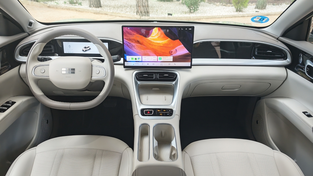 Geely E2 ¿Peligro BYD Dolphin Surf Desde 13.090 € hasta 497 km probamos mayor rival Geely E2 (9)