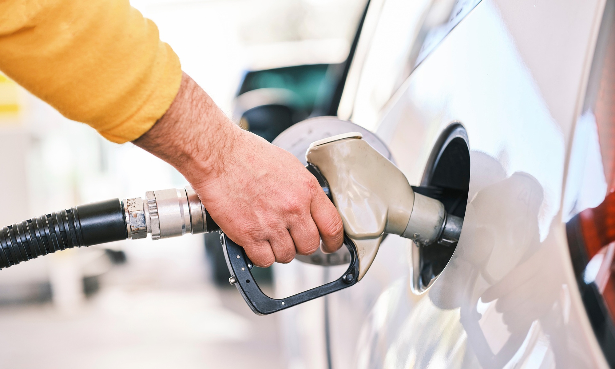Un coche de gasolina puede ser hasta 1.000 euros más caro al año.