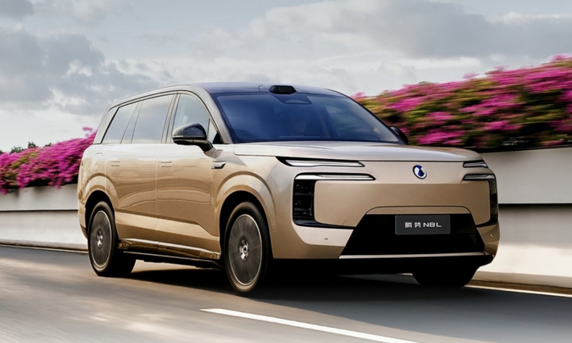 El N8L eléctrico ofrece características típicas de un coche de gasolina.