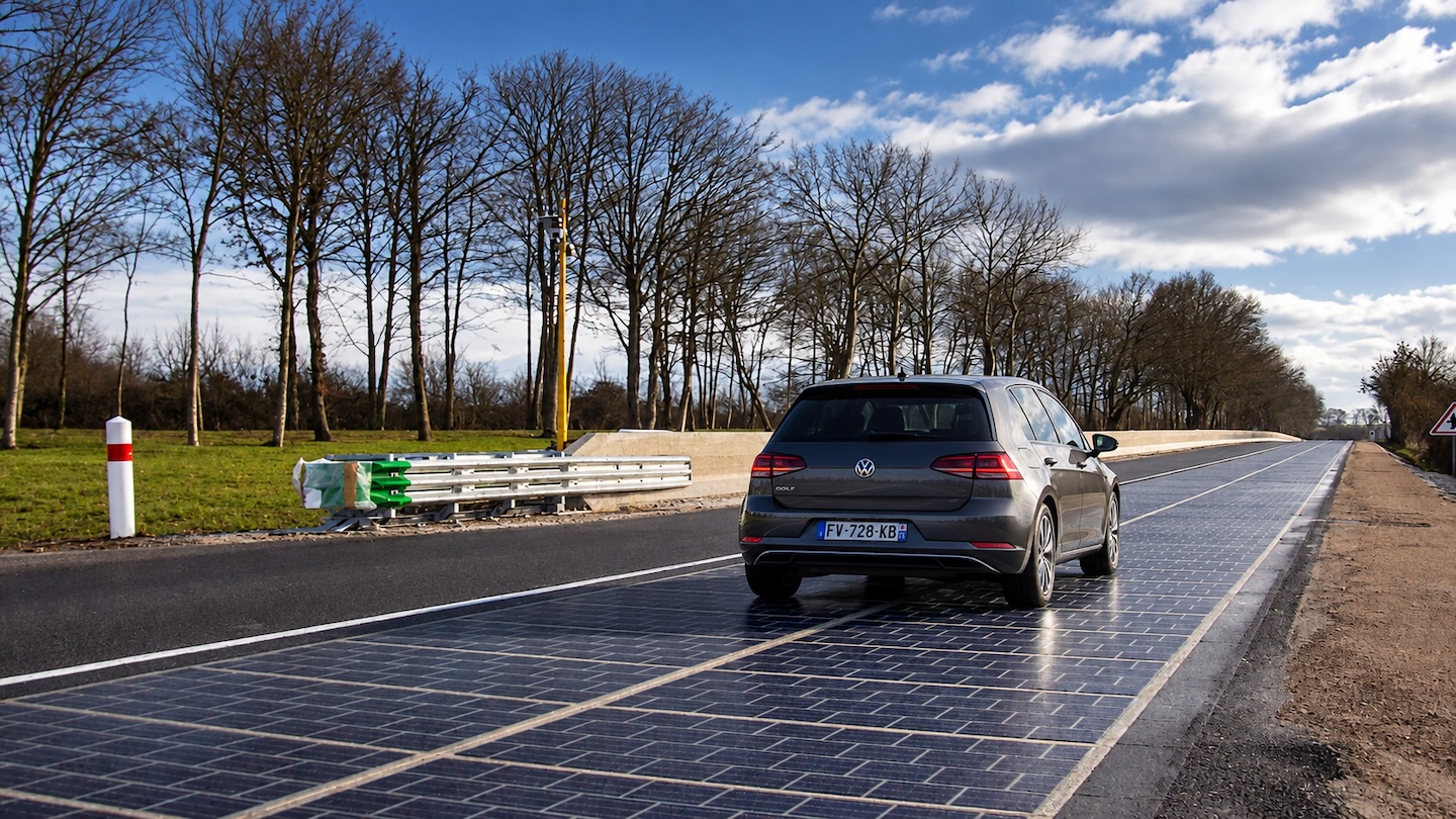 Y si asfaltamos con paneles solares las carreteras: Francia invirtió 5.000.000 € en 1.000 km de carretera, y ya tenemos los resultados