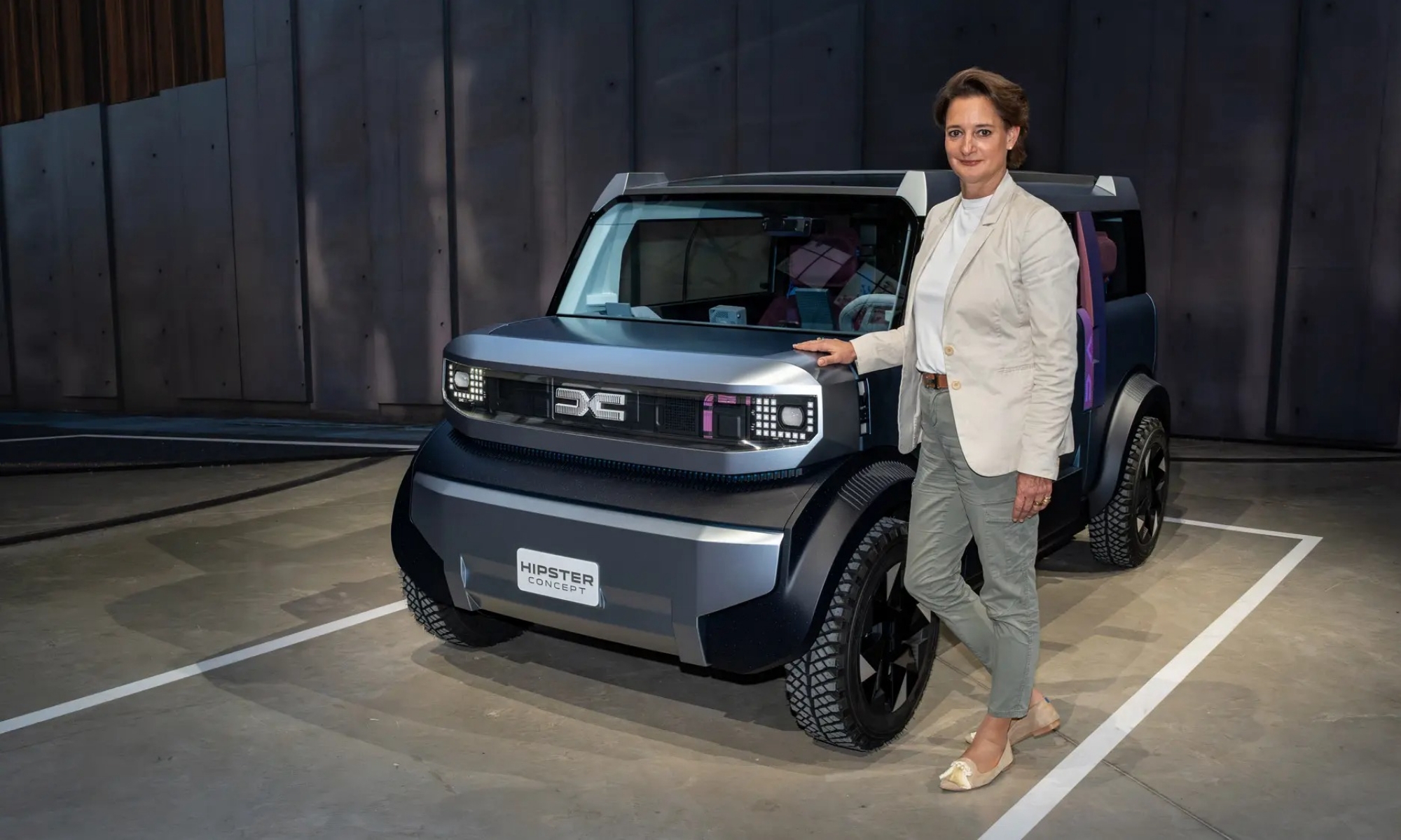 Katrin Adt durante la presentación del pequeño Dacia Hipster Concept.