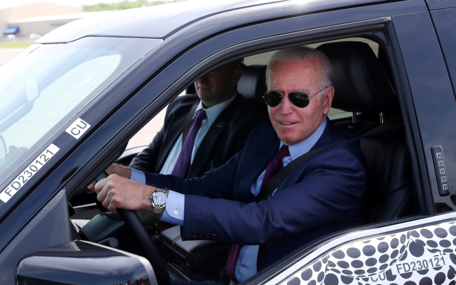  Joe Biden a bordo de la Ford F-150 Lightning (fotografía de Driving.ca) 