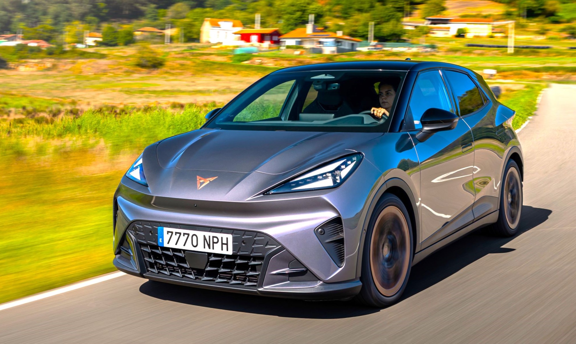 Con 210 CV y desde 25.490 €, Cupra ha lanzado la versión más interesante de su nuevo urbano eléctrico.