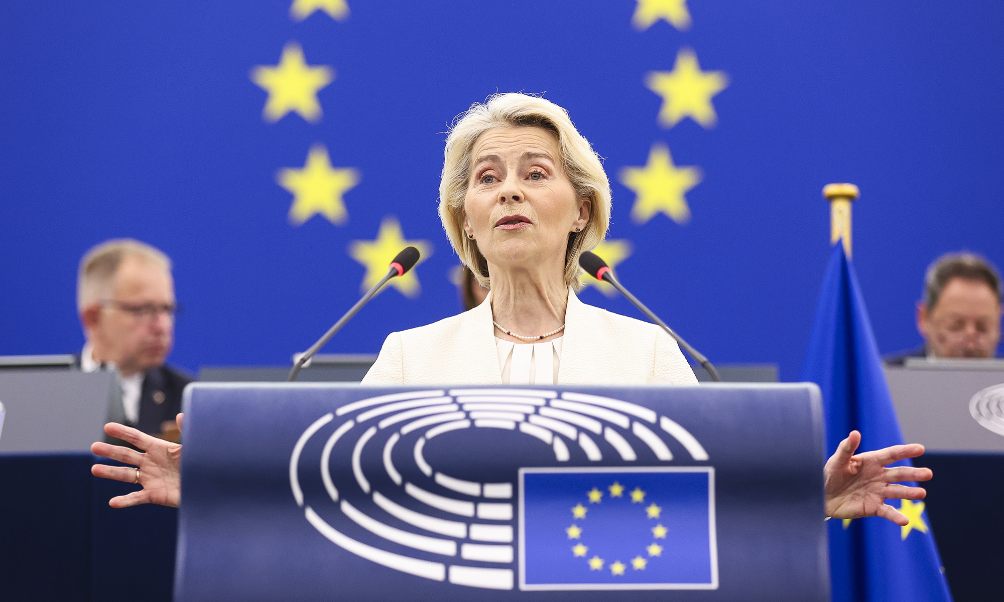 La UE quiere que Reino Unido apoye y adopte los altos aranceles a la importación de coches chinos.