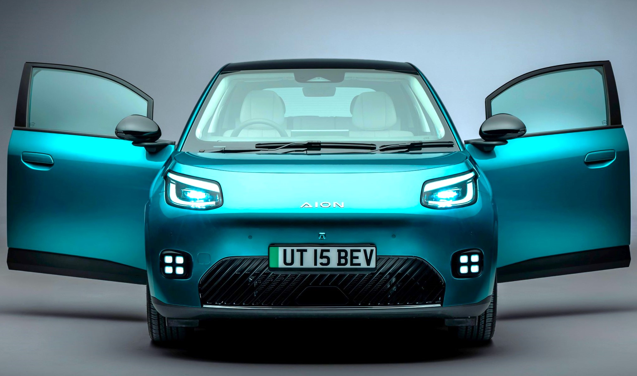 El Aion UT es un compacto eléctrico de 430 km de autonomía que el nuevo socio de Toyota ya vende en España.