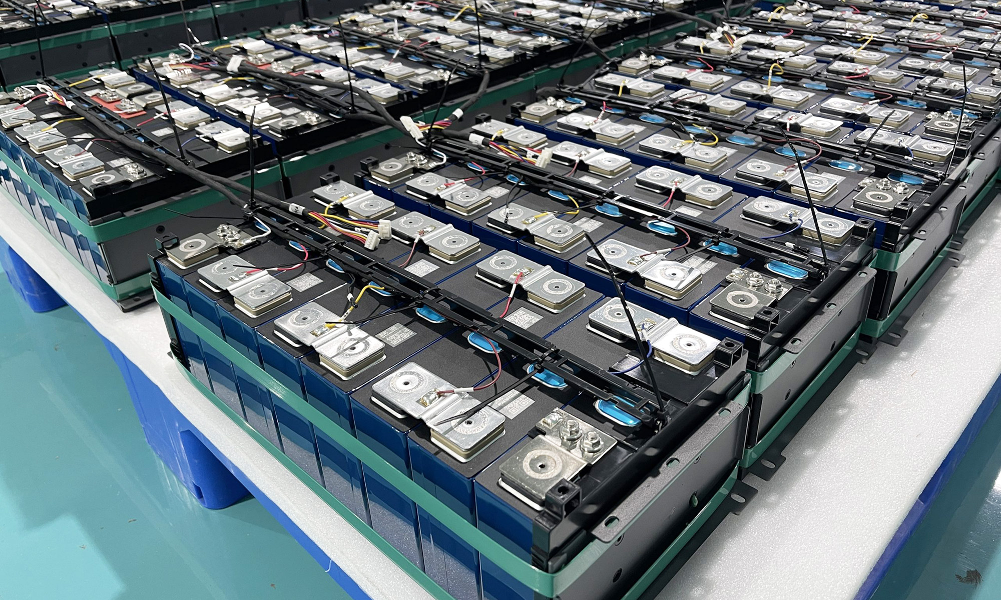 fabricantes baterias mas clientes normativa espana energias renovables centros datos ia