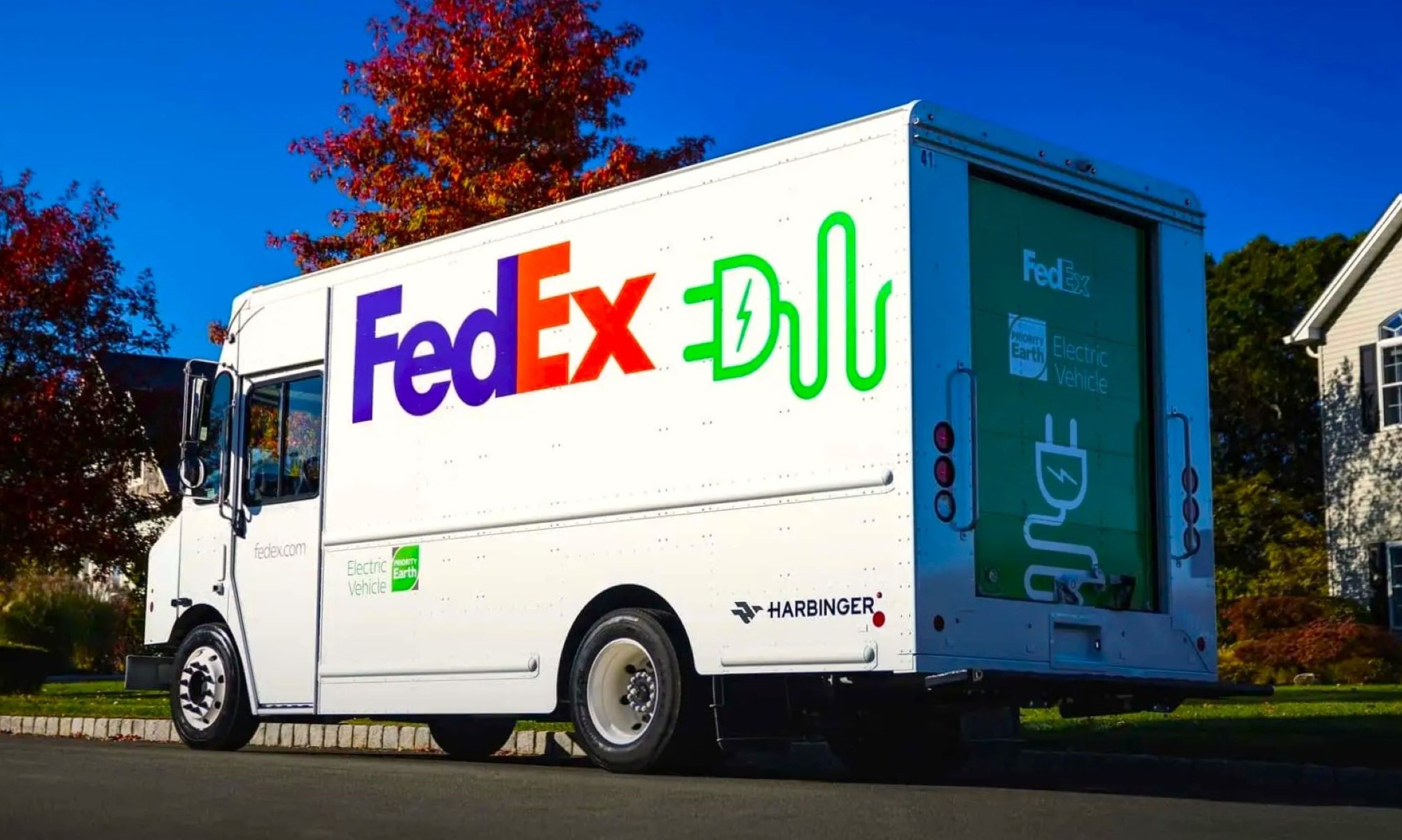 No es Amazon, pero este gigante del transporte busca ahorrar millones en diésel, y para ello ha comprado 2.000 camiones eléctricos.