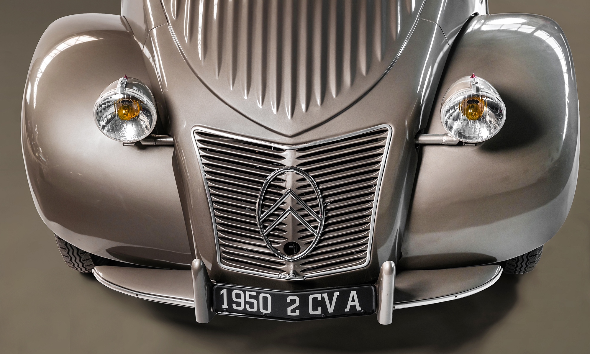 El Citroën 2CV está a punto de 'resucitar' con un prototipo en el Salón del Automóvil de París.